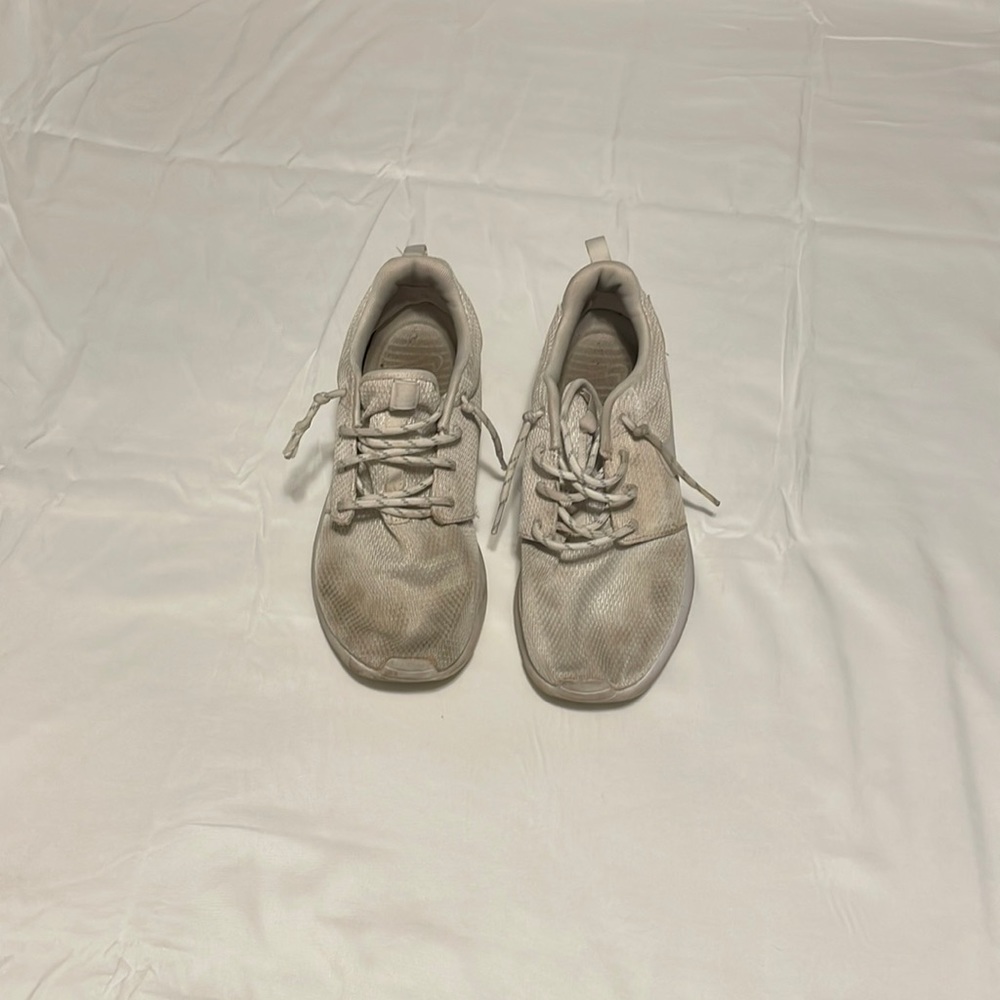 Nike Roshe white. Size 10